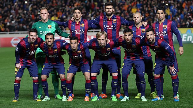 Barcelona's football team poses for a photo before their UEFA Champions League group F football match against APOEL FC at GSP Stadium in Nicosia on November 25, 2014. AFP PHOTO/ SAKIS SAVVIDES