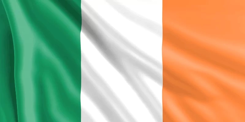 De que color es la bandera de irlanda